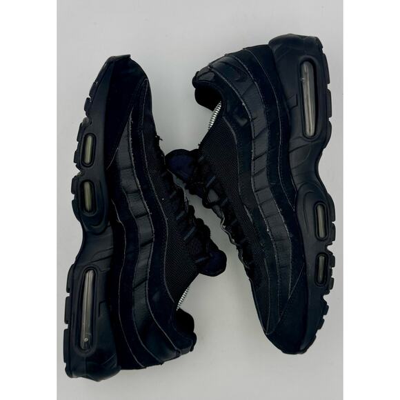 Nike Air Max 95 Triple Black Suede Leather 609048-092 Sz 11 # 372 main image 4